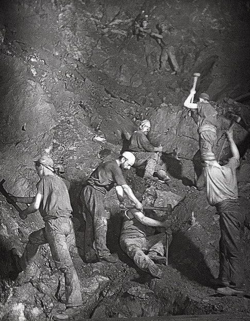 Games like Dig Your Way Out