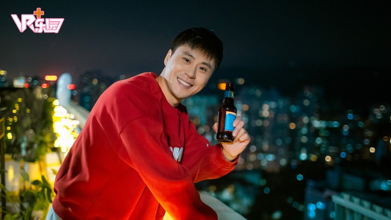 完蛋!我被美女包围了!-房间里的心跳VR花絮 screenshot