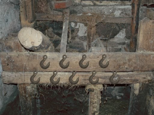 Games like Dark Barn Escape