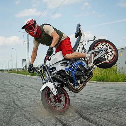 US Bike Driving Wheelie Games Image
