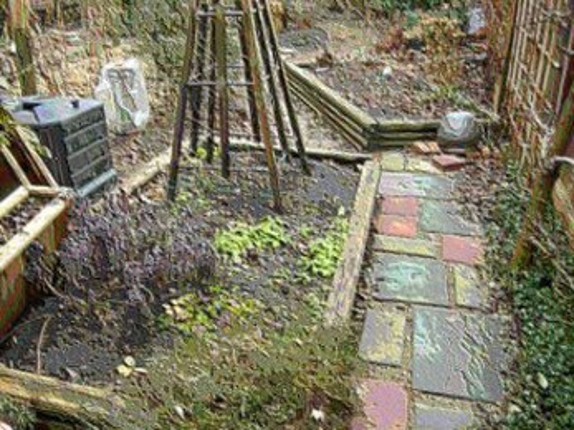 Plastic Winter Garden screenshot